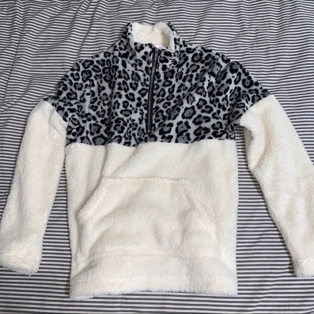 Pink Lily leopard Pullover